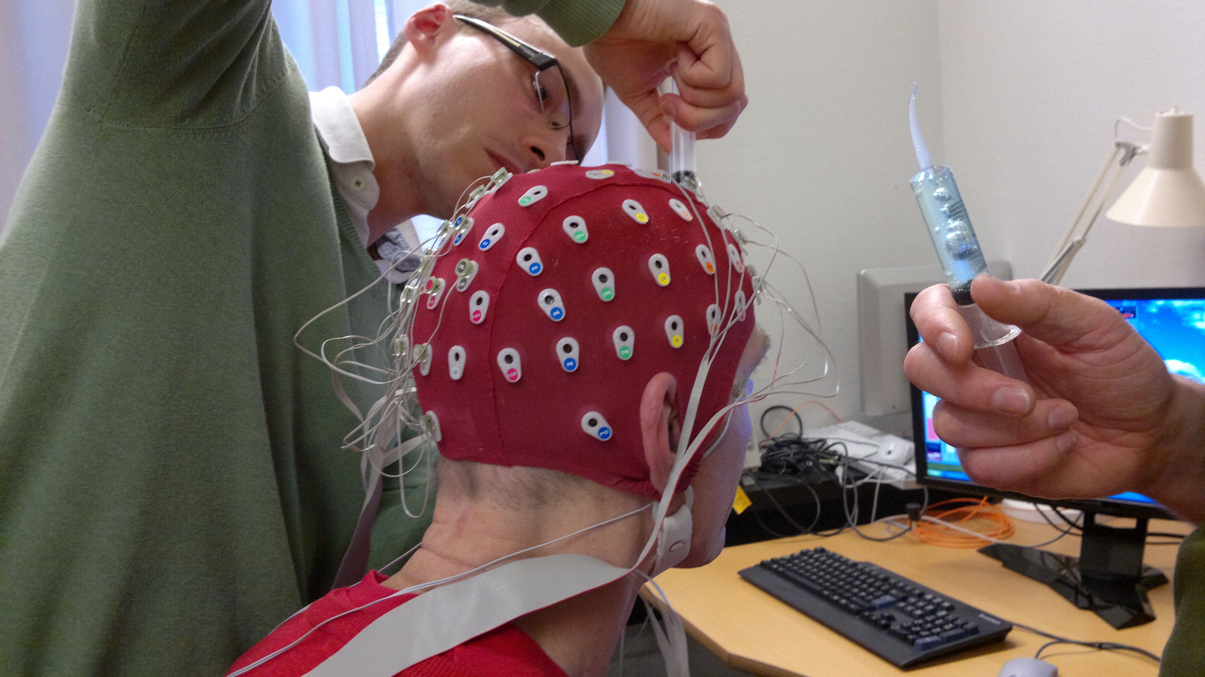 Ээг работа. Электроэнцефалограмма головного мозга. Электроэнцефалография (ЭЭГ). РЭГ И ЭЭГ. ЭЭГ (электроэнцефалограмма) головного мозга.